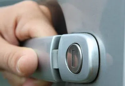 Little Village Locksmith Store Leawood, MO 913-364-2663 - 21-unlock-car